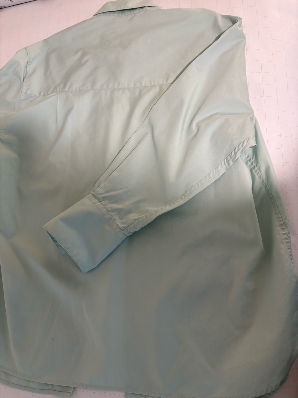 Vince Women’s Pastel Green Cotton Shirt with Beautiful Shell Buttons for Summer! - Picture 4 of 4
